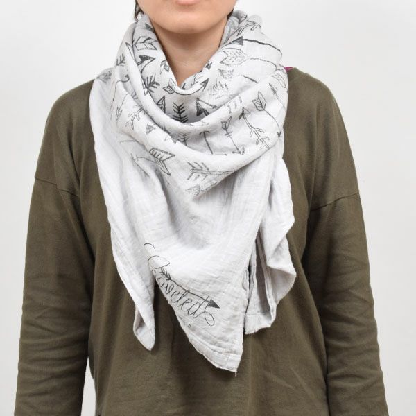 オーガニックコットン モスリンスワドルScarf Faded Arrows