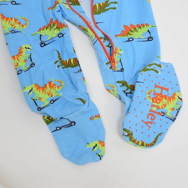 【SALE／40%OFF】オーガニックコットン ベビー足つきカバーオール Scooting Dinos