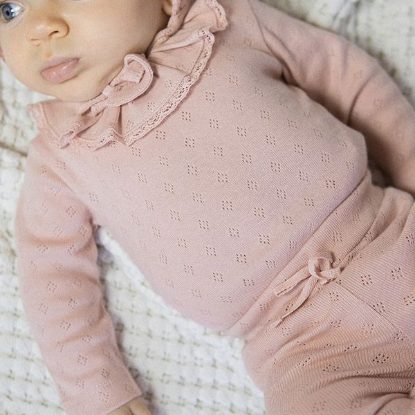 【SALE／20%OFF】 オーガニックコットン ベビーポインテルフリルネックボディスーツ(長袖) Bebe