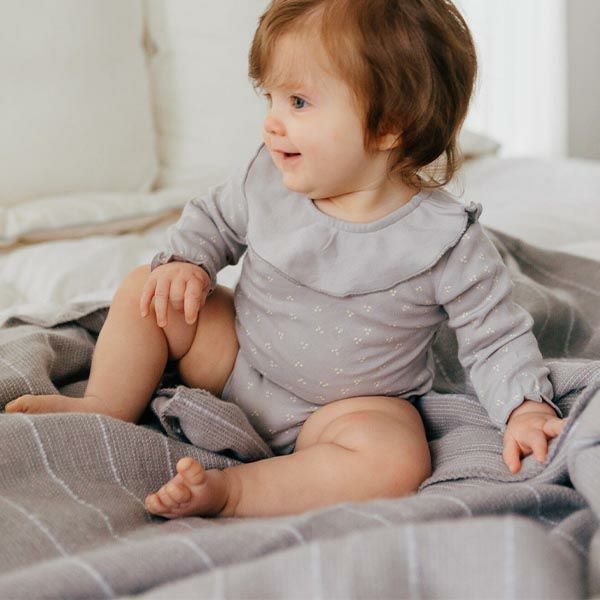 オーガニックコットン ベビーラッフルボディスーツ(長袖)