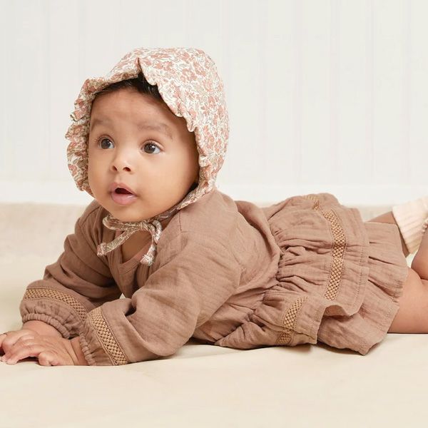 オーガニックコットン ベビー ガーゼペプラム付きロンパース(長袖)