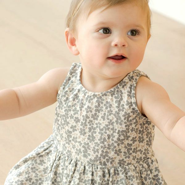 オーガニックコットン ベビーノースリーブスカート付きロンパース