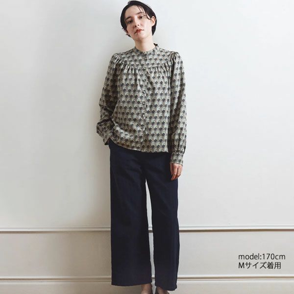 オーガニックコットン Ｖ＆Ａ サテン ギャザーブラウス エスター柄