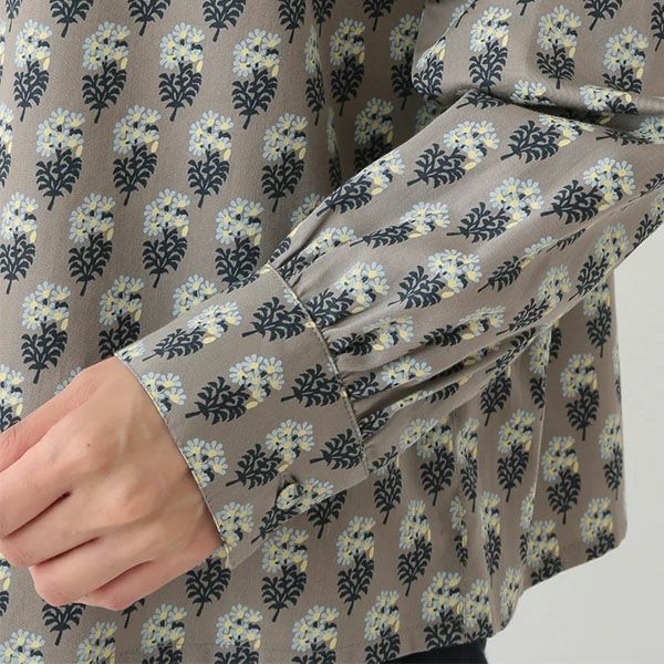 オーガニックコットン Ｖ＆Ａ サテン ギャザーブラウス エスター柄