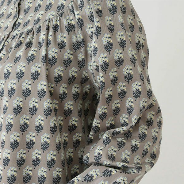 オーガニックコットン Ｖ＆Ａ サテン ギャザーブラウス エスター柄