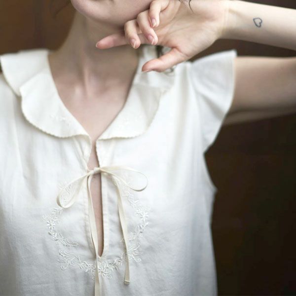 オーガニックコットン リリー刺繍フリルドレス