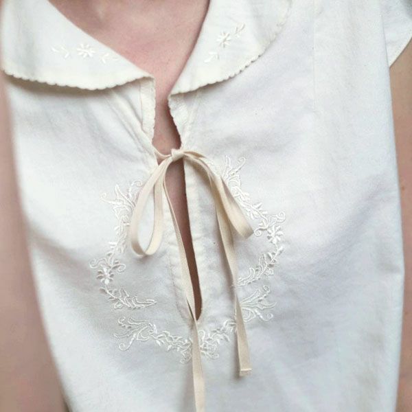 オーガニックコットン リリー刺繍フリルドレス