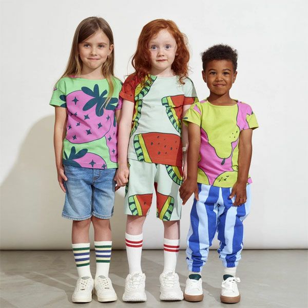 オーガニックコットン キッズＴシャツGiant Strawberry